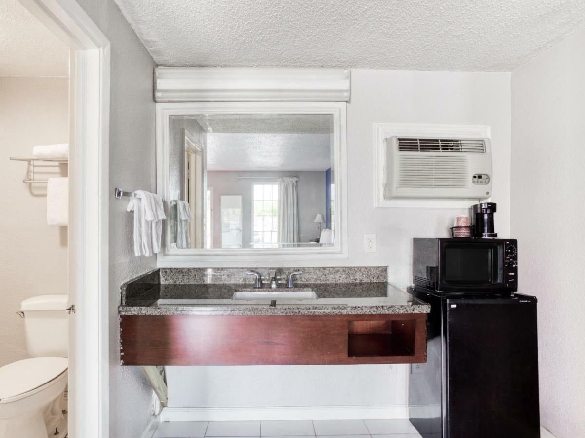 Oyo Hotel Augusta Downtown Room photo
