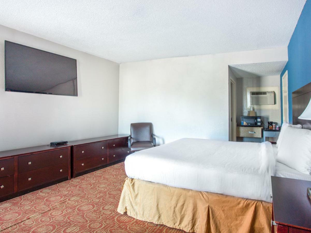 Oyo Hotel Augusta Downtown Room photo