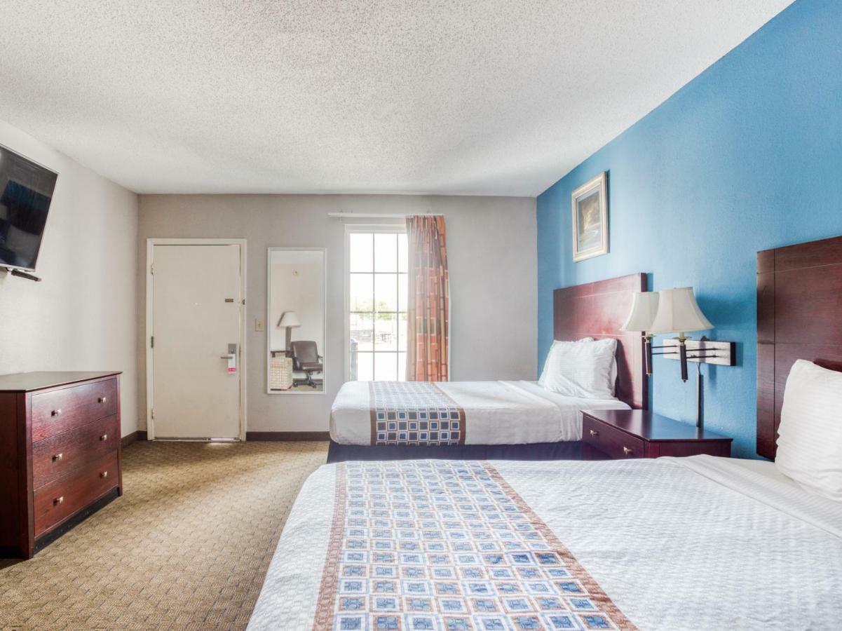 Oyo Hotel Augusta Downtown Room photo